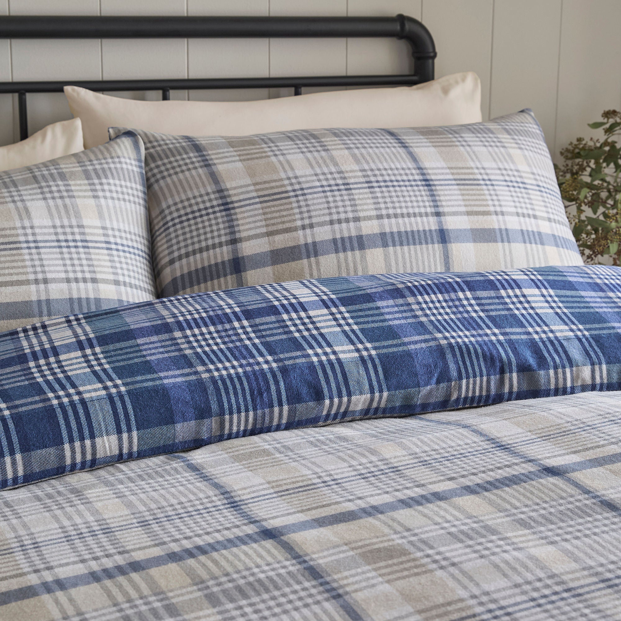 Bennet Check Duvet Cover Set in Navy - Duvet Cover Set - D & D Lodge