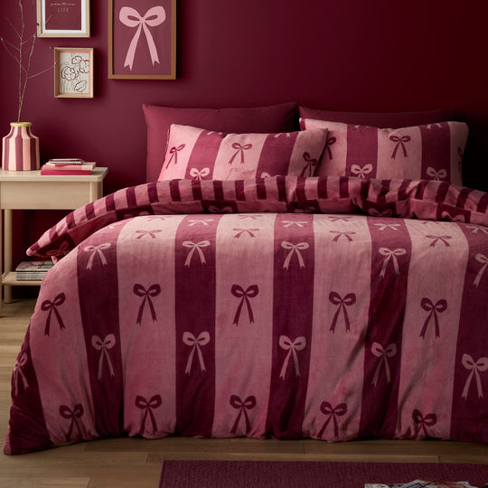 Bows Duvet Cover Set in Berry