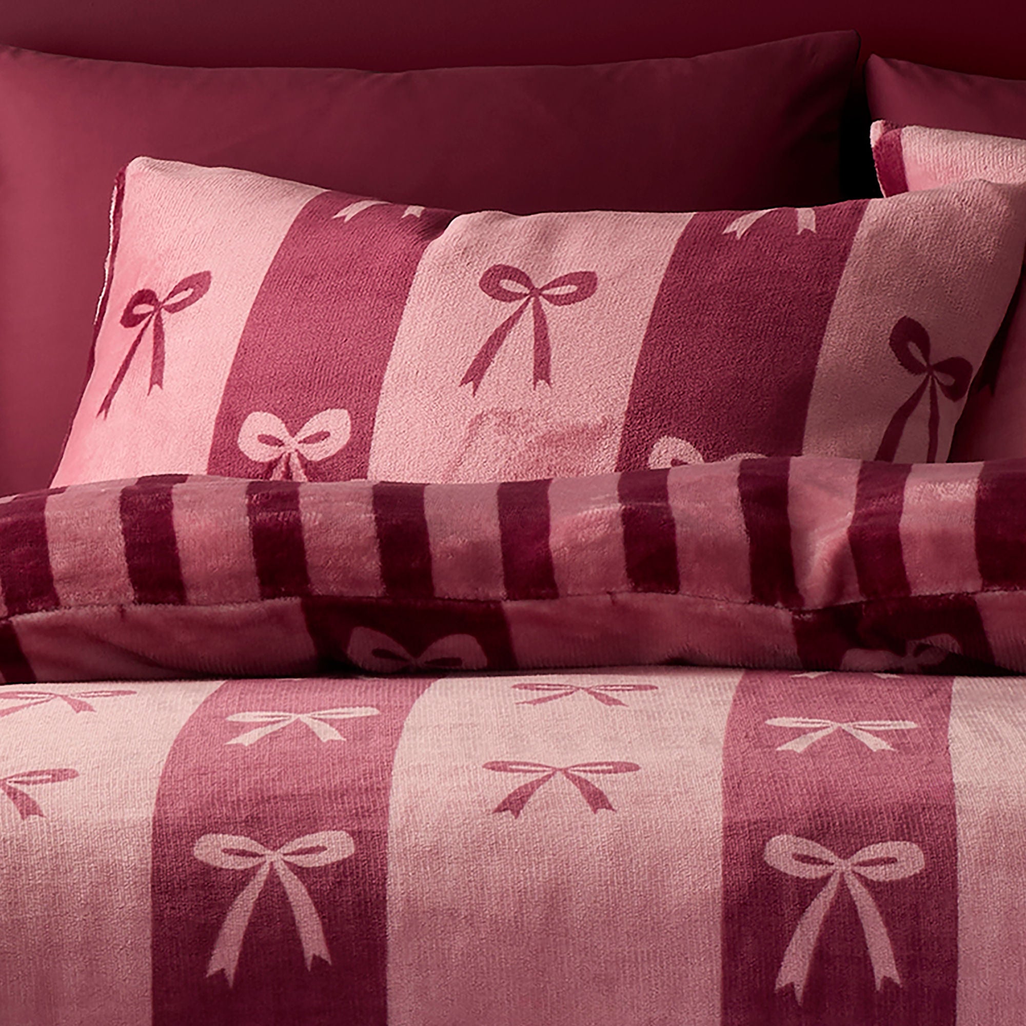 Bows Duvet Cover Set in Berry - Duvet Cover Set - Fusion Snug