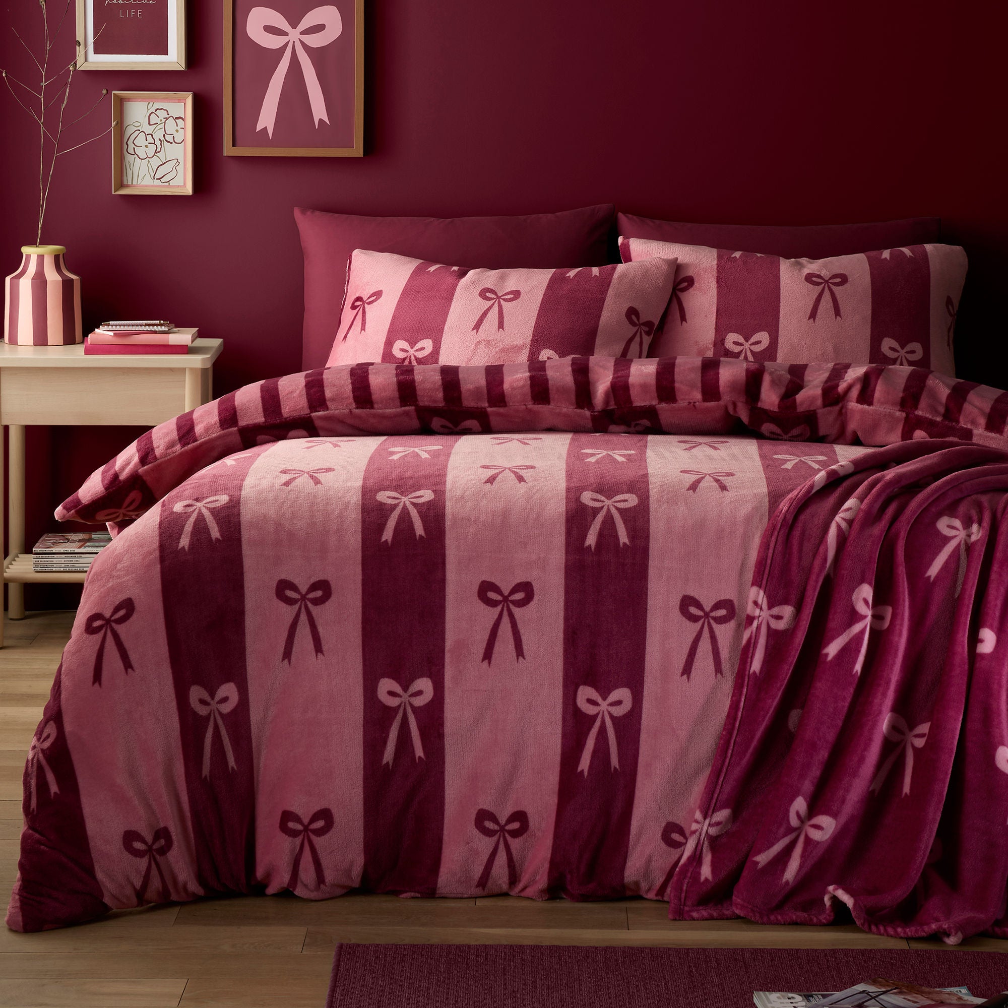 Bows Throw in Berry 120 x 150cm - Throw - Fusion Snug