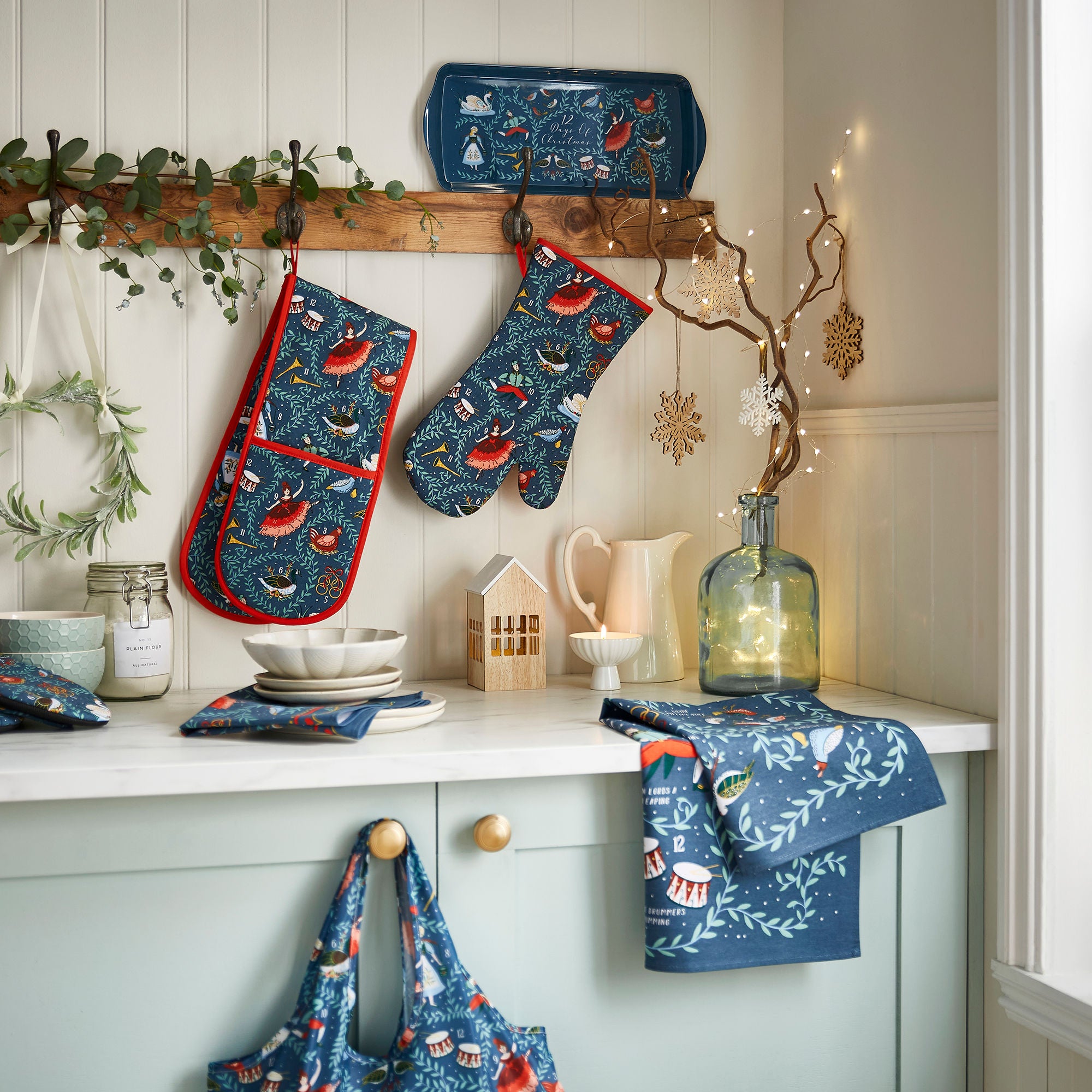 Ulster Weavers 12 Days of Christmas Double Oven Glove One Size in Green - Double Oven Glove - Ulster Weavers