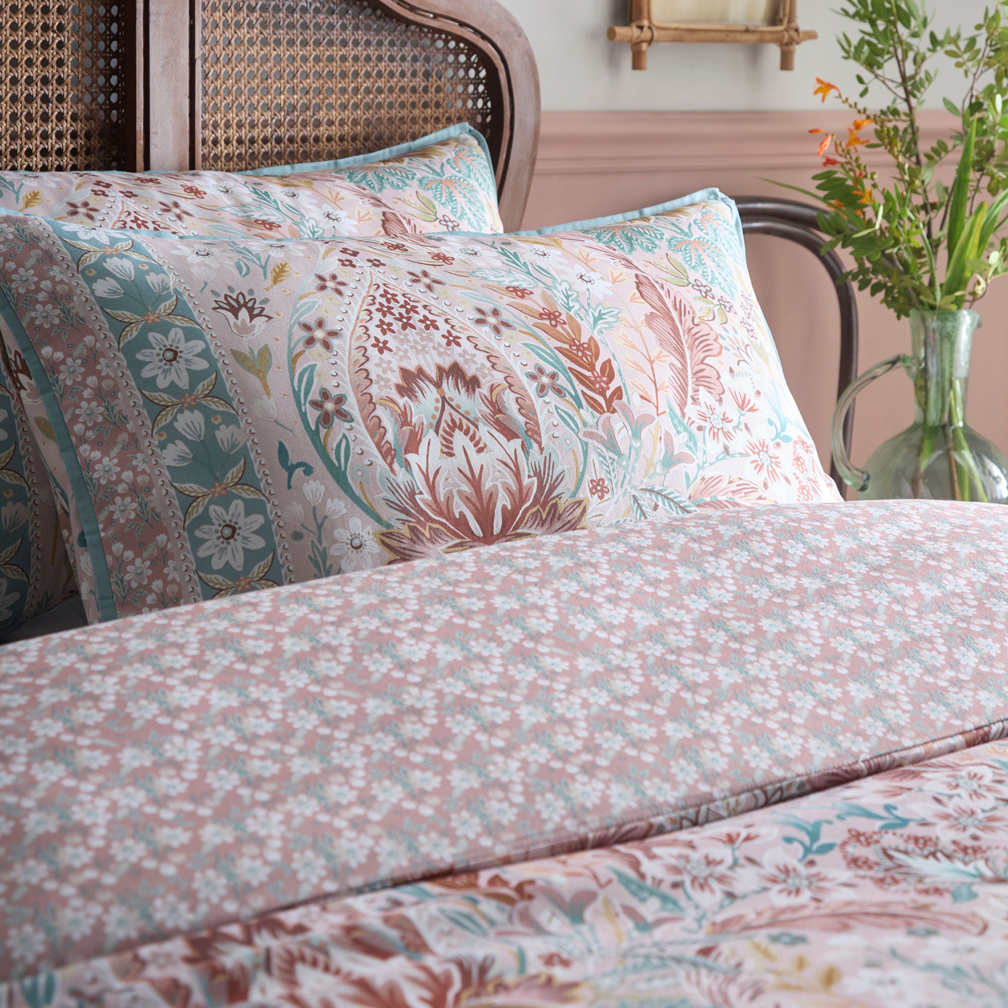 Floral Damask Duvet Cover Set in Multi - Duvet Cover Set - Appletree