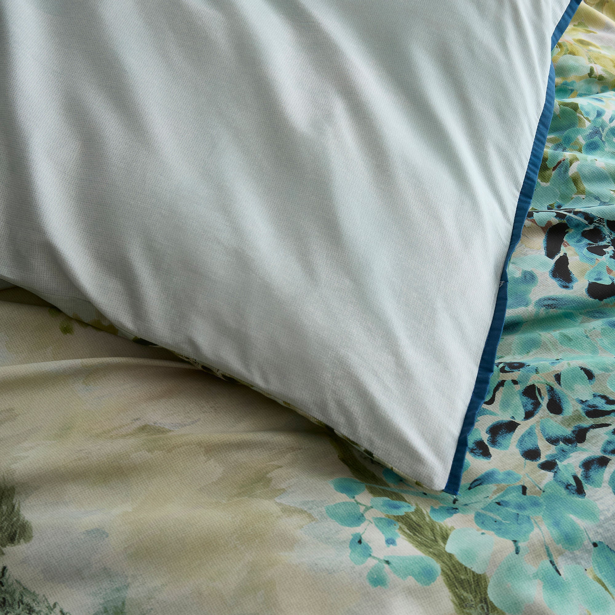 Hidden Garden Duvet Cover Set in Green - Duvet Cover Set - Soiree