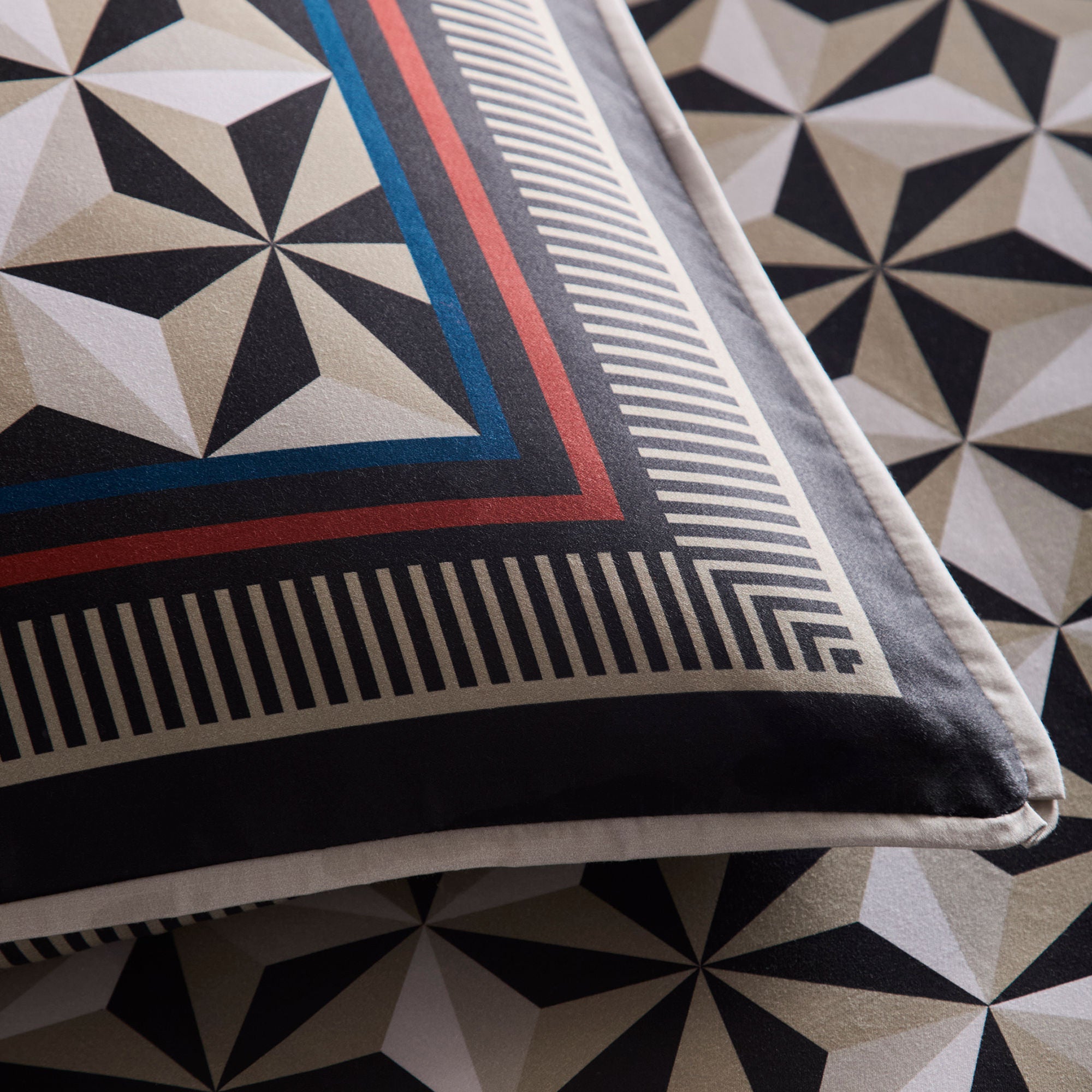 Hero Duvet Cover Set in Black