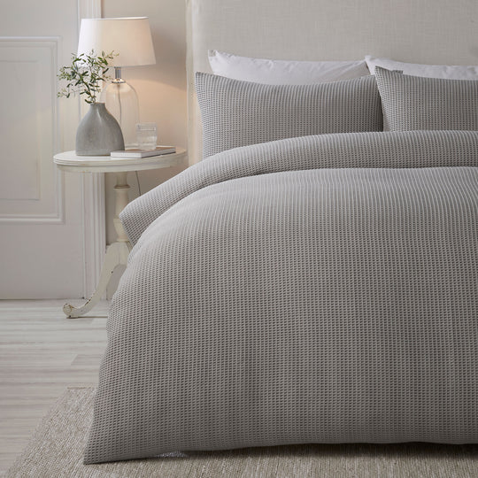 Lindly Duvet Cover Set in Silver