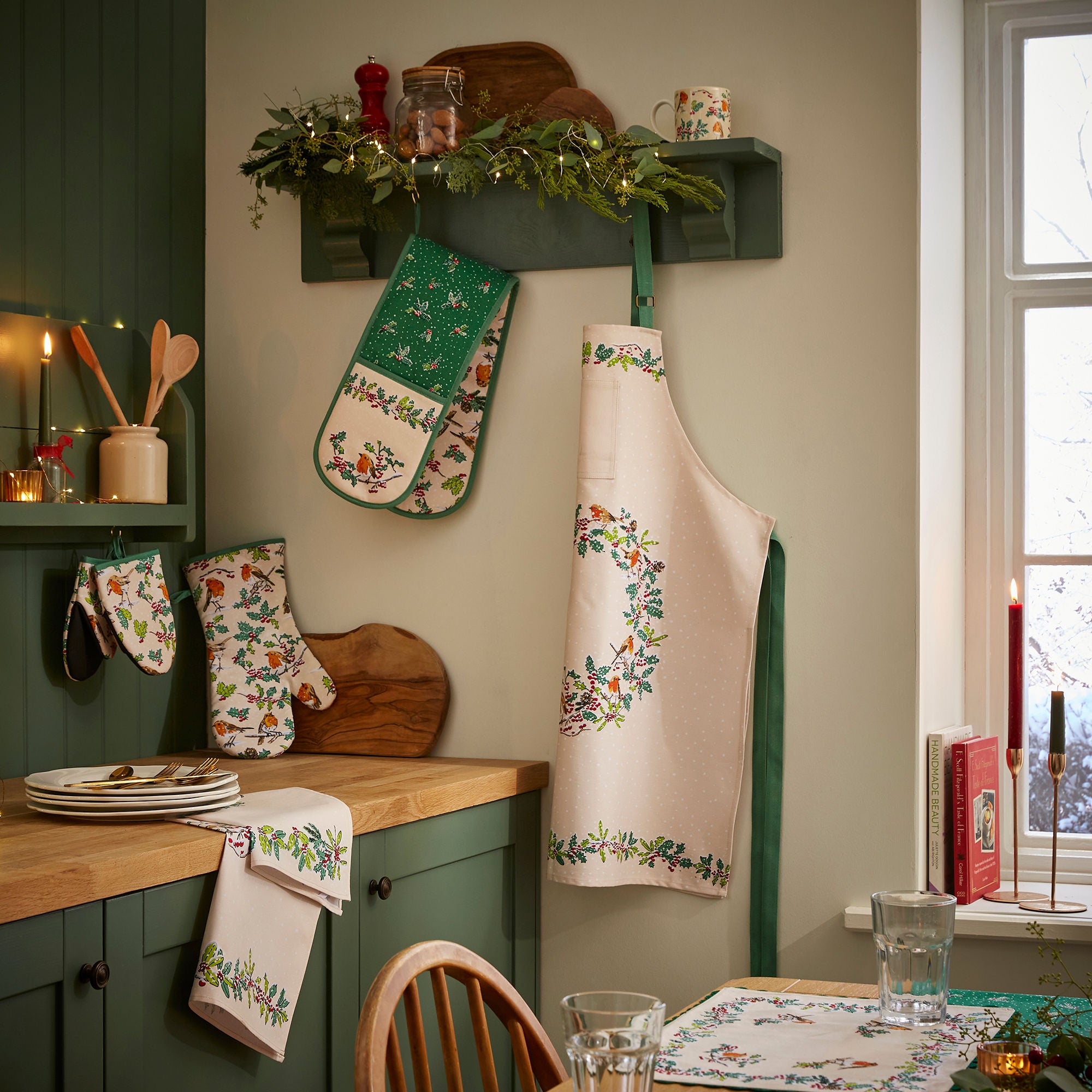 Christmas Robins Microwave Mitts Pair in Green - Micro Mitts - Ulster Weavers