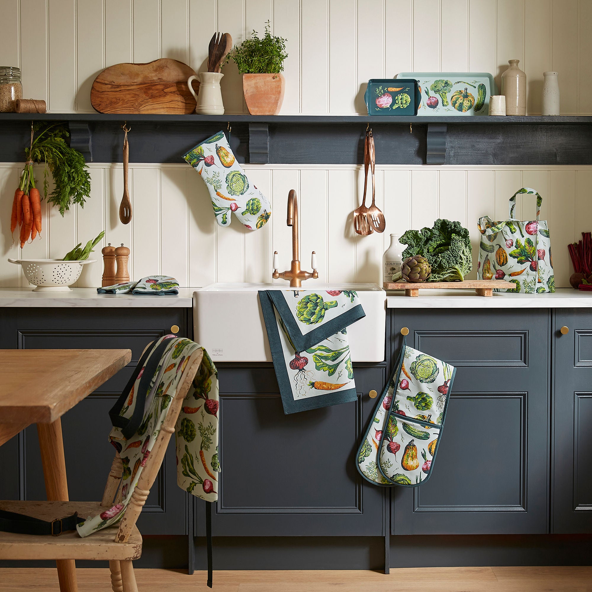 Ulster Weavers Vegetable Medley Apron - PVC/Oilcloth One Size in Multi - Apron - Ulster Weavers