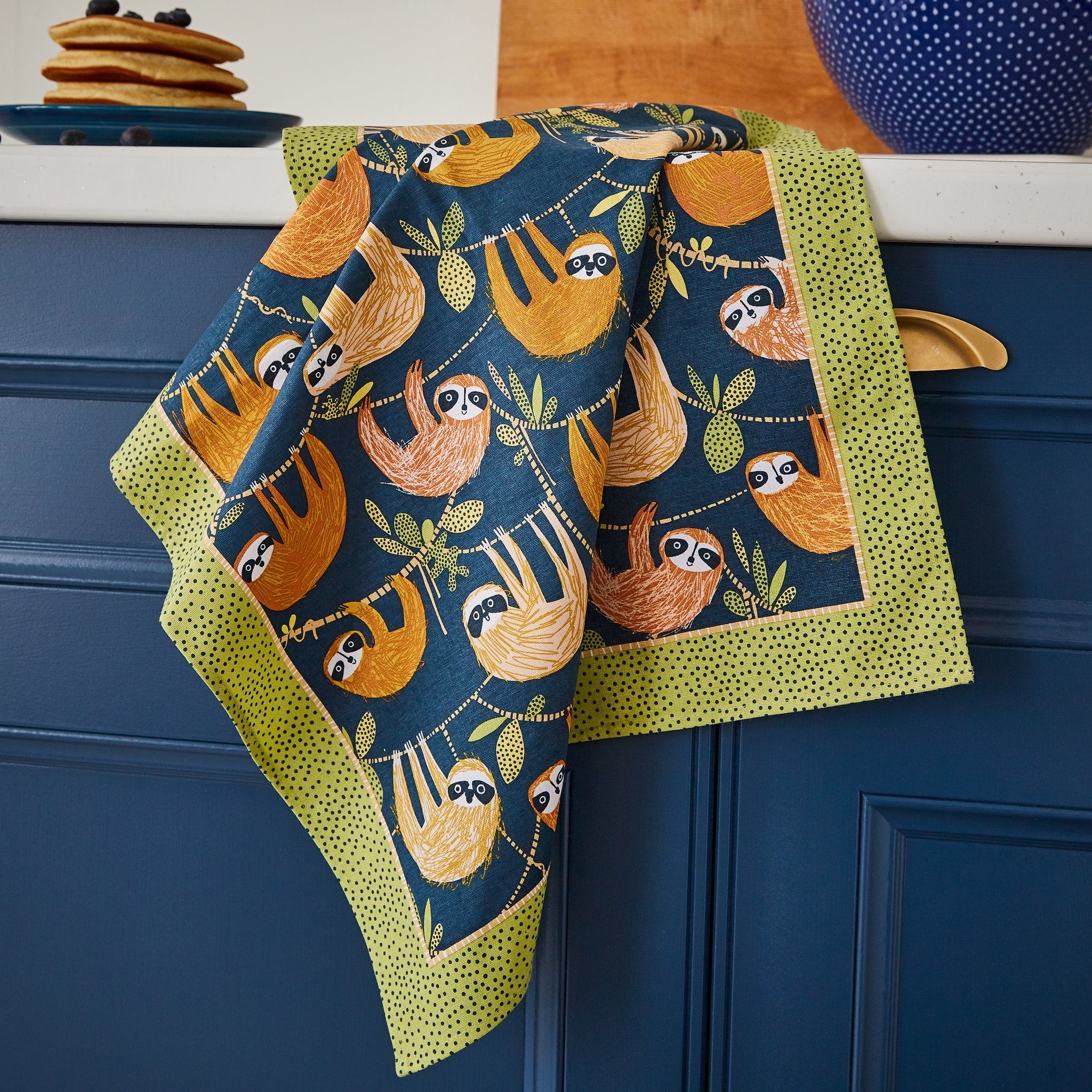 Ulster Weavers Cotton Tea Towel - Hanging Around (100% Cotton, Green) - Tea Towel - Ulster Weavers
